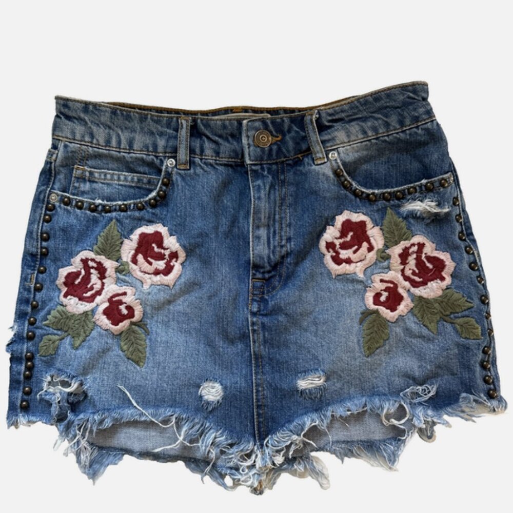 Free People Denim Mini Skirt Size 27 Floral Embroidered Distressed Studded Boho